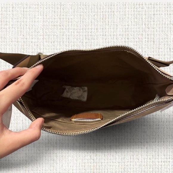 Coach Signature Tan Shoulder Bag | Authentic | Y2K - Picture 4 of 5